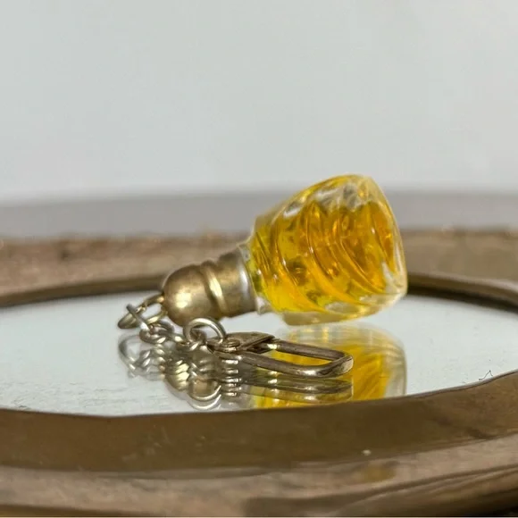 Elegant Yellow Glass Perfume Bottle - Picture 3 of 6